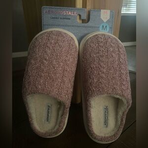 NWT AEROPOSTALE LADIES SLIPPERS